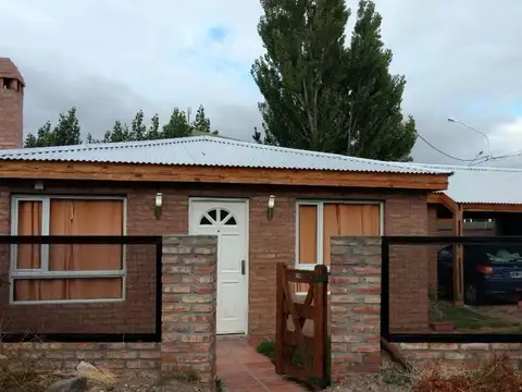 Casa en venta - 3 Dormitorios 1 Baño - Los Antiguos