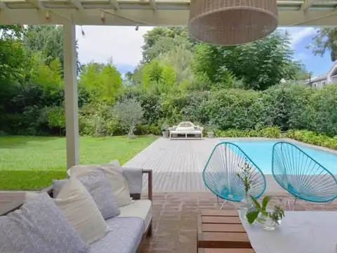 Casa 4 ambientes con 2 baños