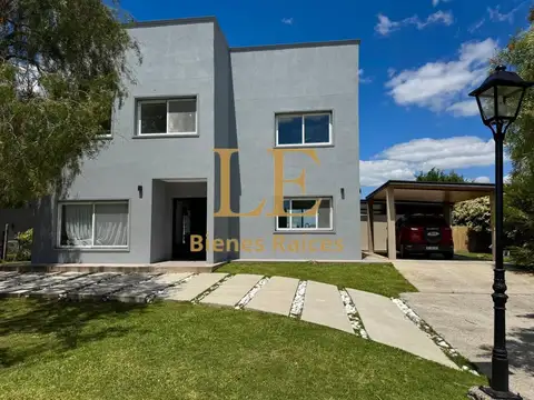 Casa en Venta con 4 cocheras