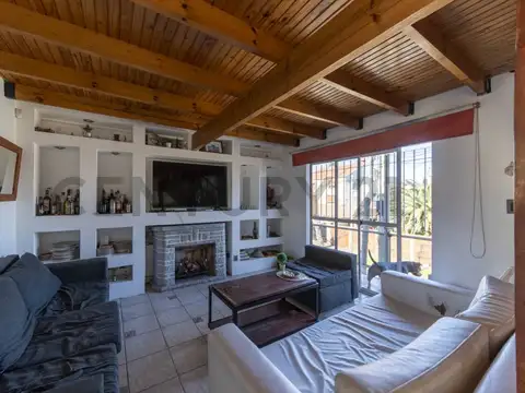 Casa 4 ambientes con locales + monoambiente APTA CREDITO en Muñiz