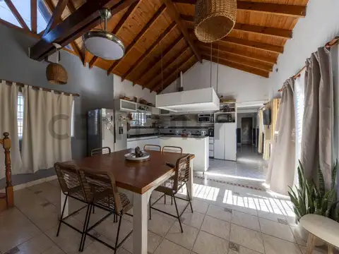 Casa 4 ambientes con locales + monoambiente APTA CREDITO en Muñiz