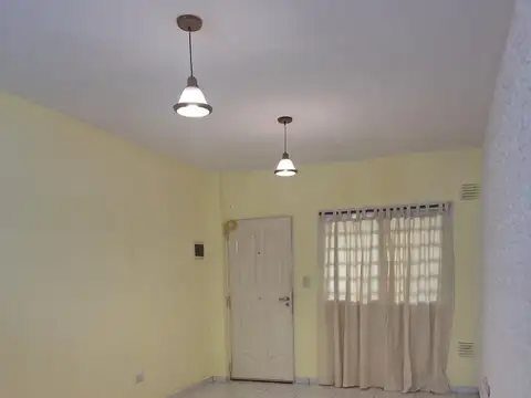 DEPARTAMENTO DOS AMBIENTES CON PATIO EN VILLA LUZURIAGA