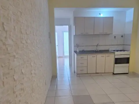 Departamento en Alquiler en Villa Luzuriaga, $ 450.000