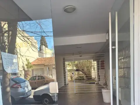 DEPARTAMENTO DOS AMBIENTES CON PATIO EN VILLA LUZURIAGA