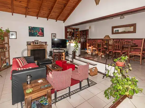 Casa 5 ambientes con 3 baños