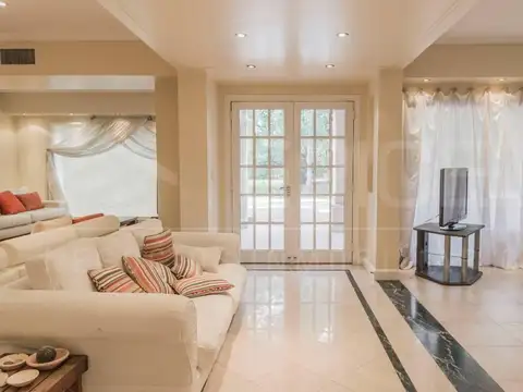 Casa 4 ambientes con 4 baños