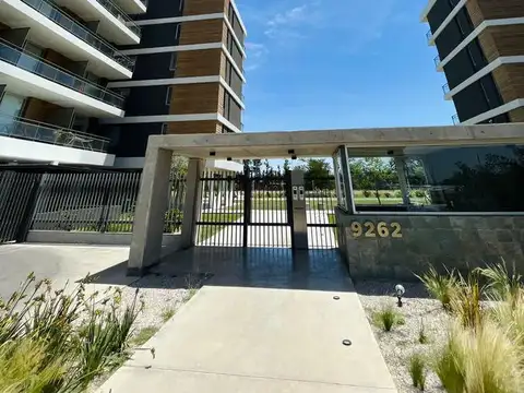 VENTA ESPECTACULAR MONO AMBIENTE EN CONDOS TIERRA NUEVA. COCHERA