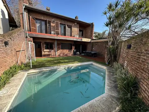 Casa 6 Amb - 4 Dorm Jadin y Pileta  - Punta Chica