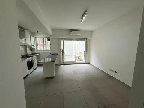 MONOAMBIENTE RECICLADO C/PATIO APTO PROF.