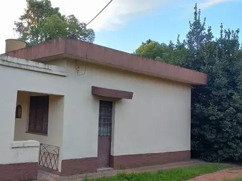 VENTA Casa multifamiliar con deposito en La Reja