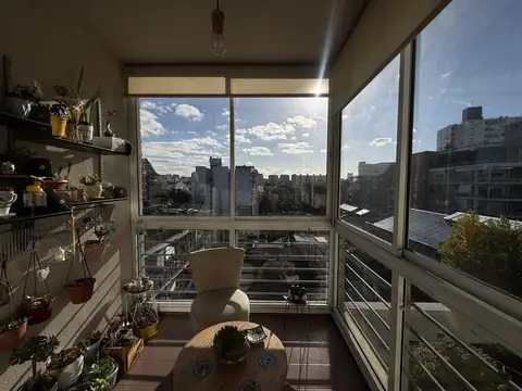 Departamento 4 ambientes con balcón en venta en Colegiales