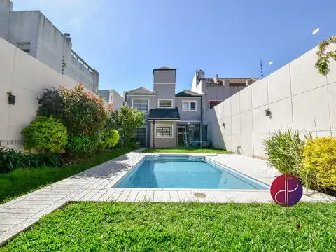 Chalet con 3 habitaciones, escritorio, parque, piscina y quincho