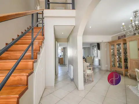 Casa 5 ambientes con 3 baños