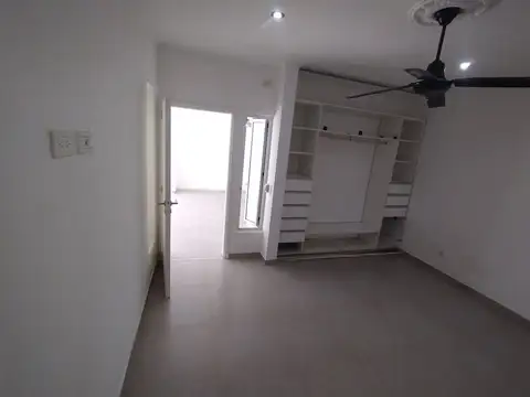 Depto Tipo Casa en Alquiler de 3 ambientes