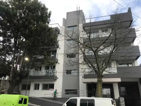 Departamento en Alquiler de 3 ambientes con cochera en Bernal Centro