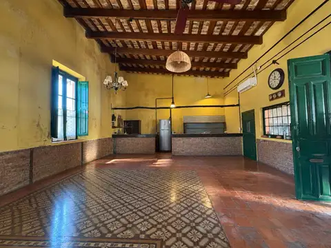 Casa 6 ambientes con 2 baños