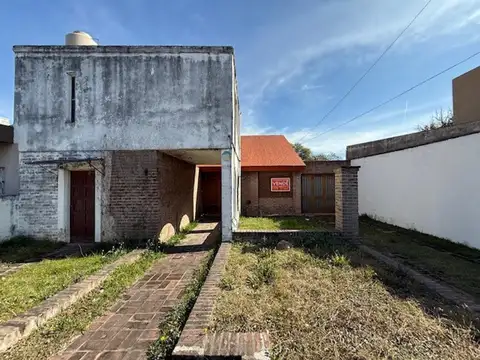 Casa en Venta con 3 cocheras