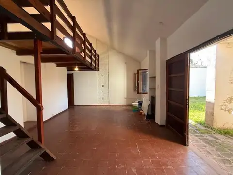 Oportunidad Casa en Urca a remodelar excelente ubicacion