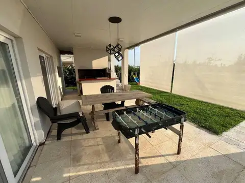 Casa 6 ambientes con 4 baños