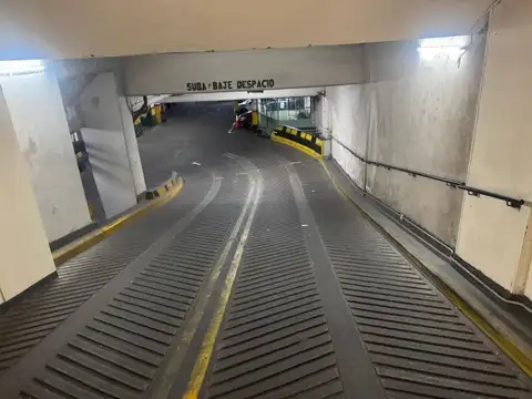 COCHERA EN VENTA EN LA MEJOR ZONA DE RECOLETA