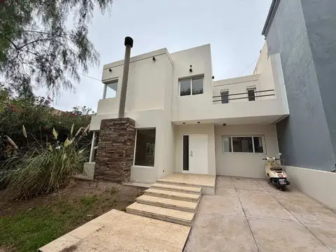 Casa en Venta B° Dalvian 3 Dormitorios