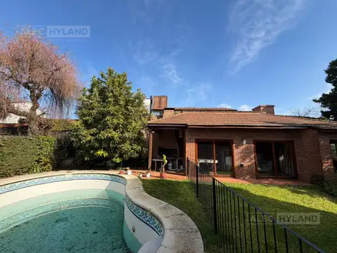 Casa en Venta con 2 cocheras