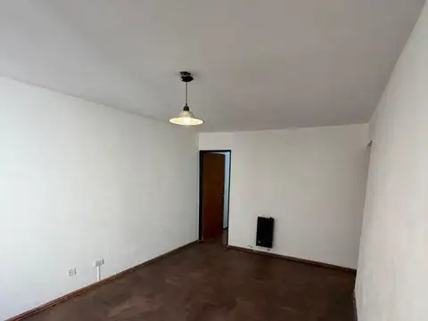 Departamento en Alquiler en Alberdi, $ 550.000