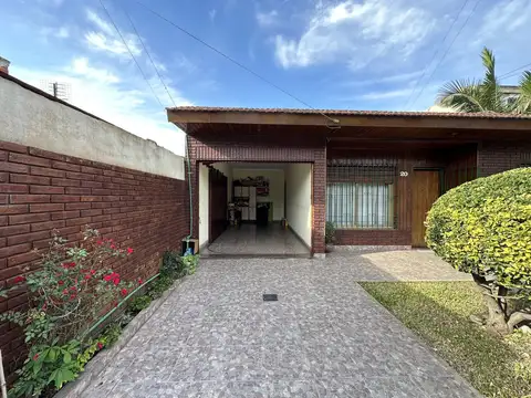 Casa 4 ambientes con 1 baño