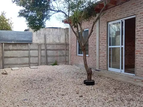 PH tipo casa al fondo de 3 amb con dos patios en Brandsen U.F 3