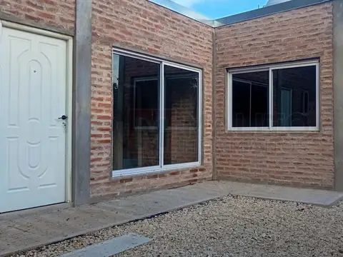 PH tipo casa al fondo de 3 amb con dos patios en Brandsen U.F 3