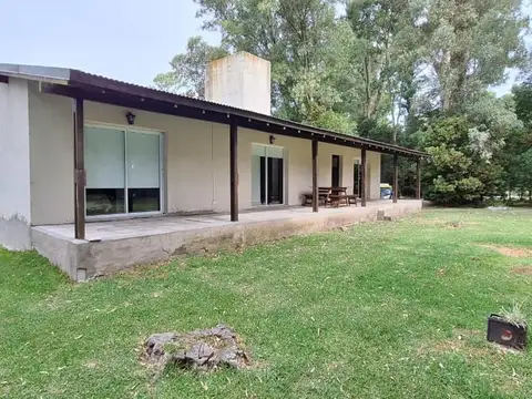 CASA 4 AMBIENTES EN EL BARRIO LA  ARMONIA