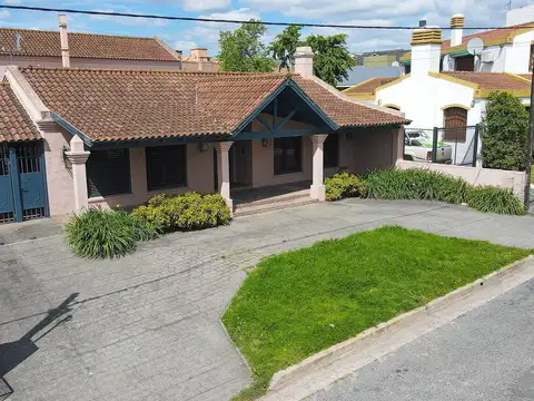 VENTA CASA 5 DORMITORIOS CON QUINCHO Y PILETA