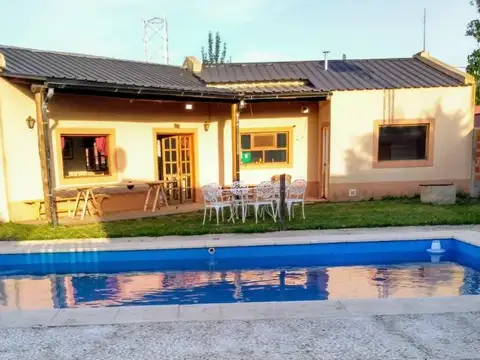 Casa en venta - 3 Dormitorios 1 Baño - 600mts2 - Lobos