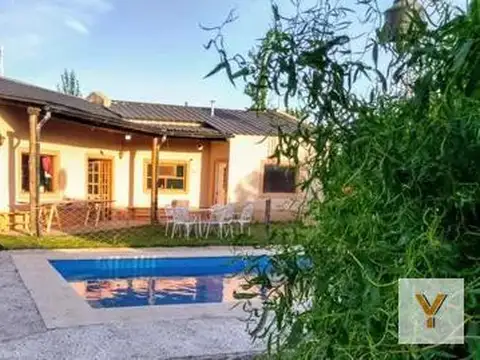 Casa en venta - 3 Dormitorios 1 Baño - 600mts2 - Lobos