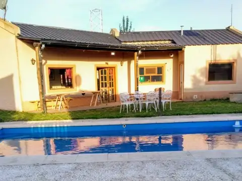 Casa en venta - 3 Dormitorios 1 Baño - 600mts2 - Lobos