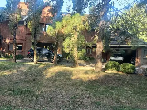 VENTA CASA EN CLUB DE CAMPO ZONA NORTE 5AMB