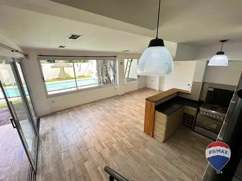 Casa 4 ambientes con 2 baños