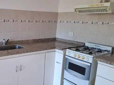Amplio depto de 2 dormitorios, centrico. No paga expensas
