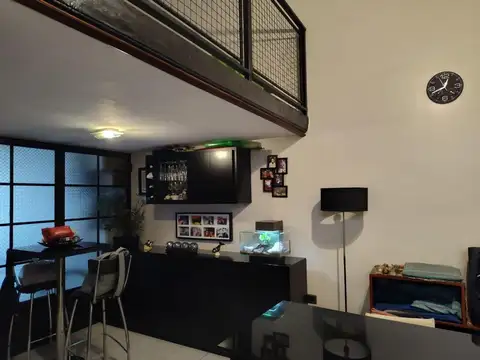 Hermosa casa reciclada en su estilo con Local comercial