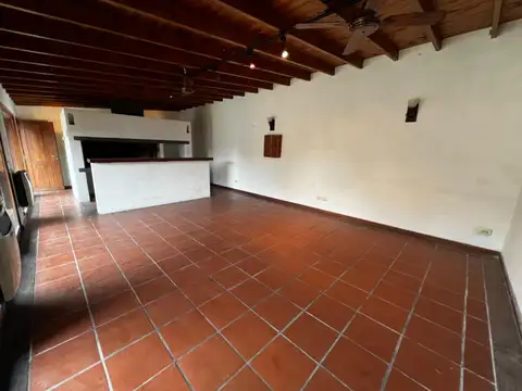 Casa 5 ambientes con 4 baños