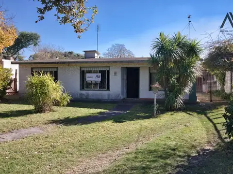 Venta Casa 3 dormitorios, escritorio, parrillero, con cochera en Lezica
