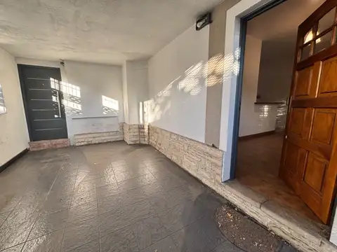 Casa 4 ambientes con 1 baño