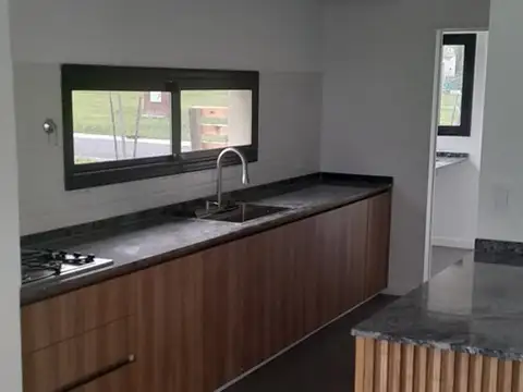 Casa 4 ambientes con 3 baños