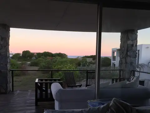 Casa 5 ambientes con 5 baños