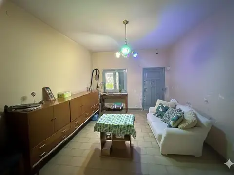 Casa en berazategui con 3 construcciones. ideal inversor emprendimiento