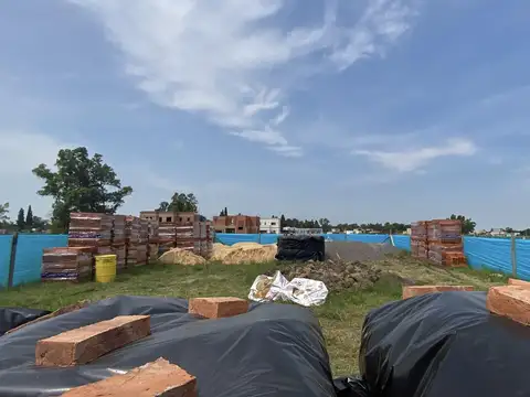 VENTA CASA 4 AMB CON PILETA LOTE INTERNO PILAR DEL ESTE FINANCIA