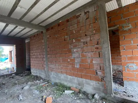 VENTA CASA 4 AMB CON PILETA LOTE INTERNO PILAR DEL ESTE FINANCIA