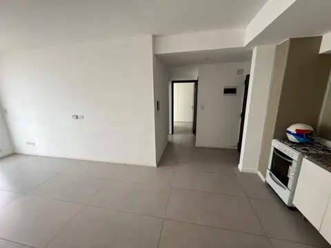 3 AMBIENTES AL FRENTE  - PRIMER PISO - BALCON CORRIDO - LUMINOSO