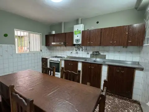 Casa 5 ambientes con 2 baños