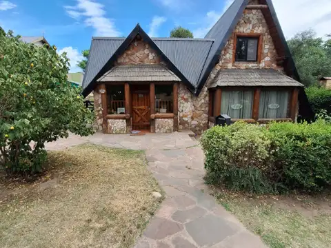 Hermoso Chalet estilo Montaña de Piedra y Madera